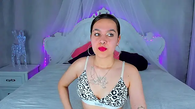 AishaTempt live XXX chat