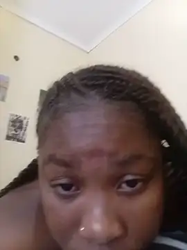 Youngbitchiie's Live XXX Chat