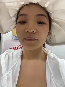 xiaochengzi505 在線直播表演