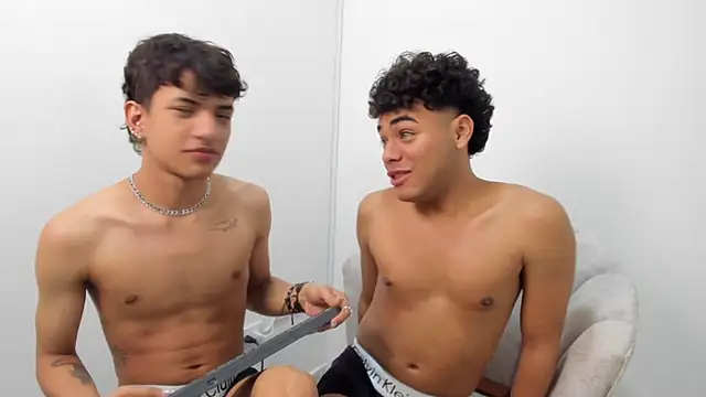 Show de Enzo_love18 na webcam
