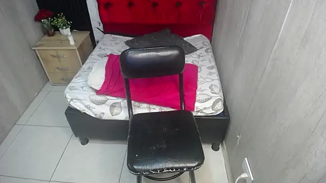 esmeralda__black: διαδικτυακό σόου στην κάμερα