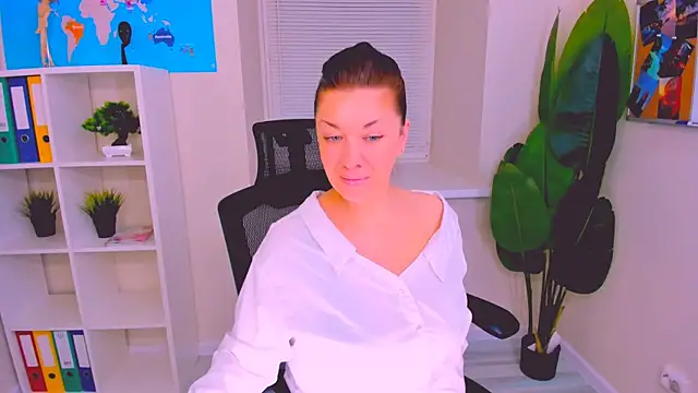 AnaMills Adlı Modelin Canlı XXX Sohbeti