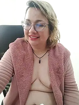 AnyaLuxx Adlı Modelin Canlı XXX Sohbeti