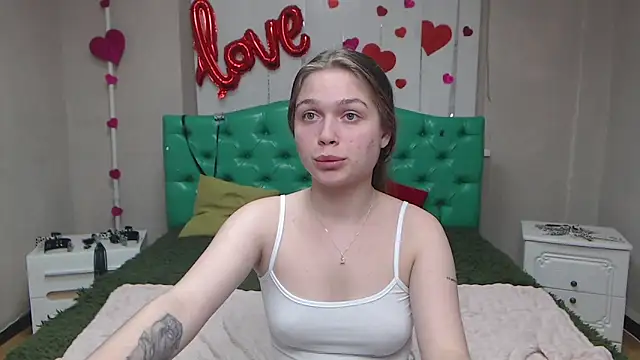 LaraPika Live XXX-chat
