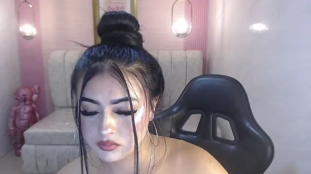 Luisa_1s Webcam show
