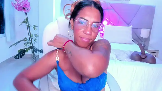 Shantaall_ Adlı Modelin Canlı XXX Sohbeti