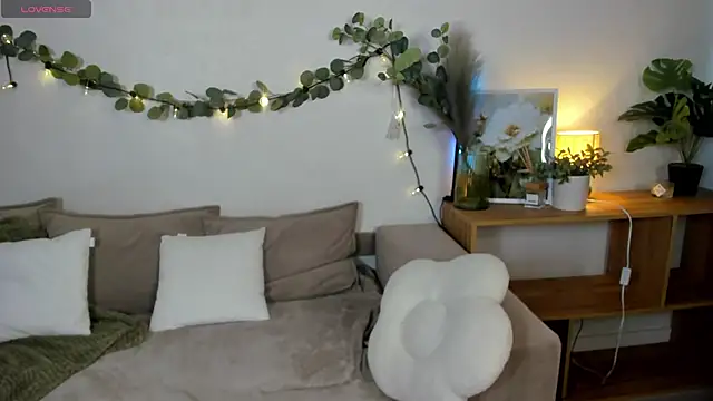 HoneyEmilly Chat XXX live