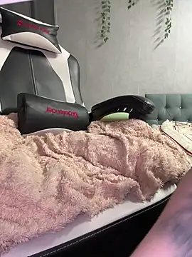 EmmySuiyugh's Live XXX Chat