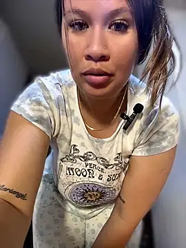 Emiily_lee Adlı Modelin Canlı XXX Sohbeti