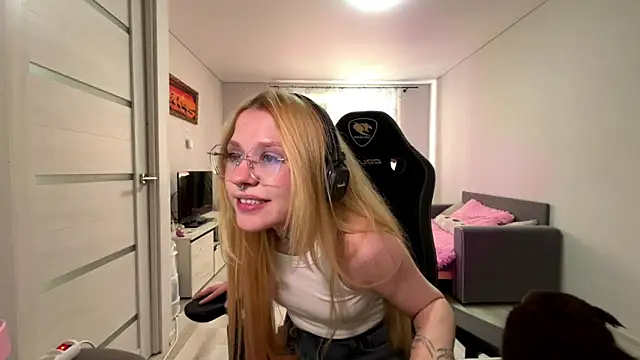 cyber_shawtyzzz's Live XXX Chat