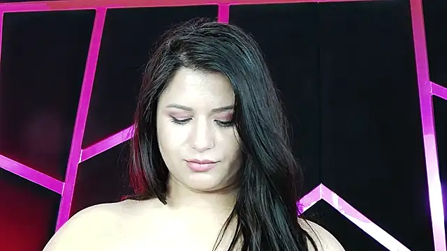 EssenaMonroe Adlı Modelin Canlı XXX Sohbeti