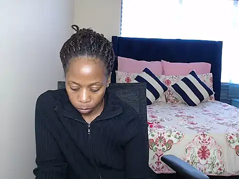 XXX chat uživo modela QUEENMANDYY
