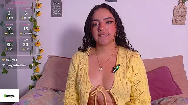emiily_curly Chat XXX in diretta