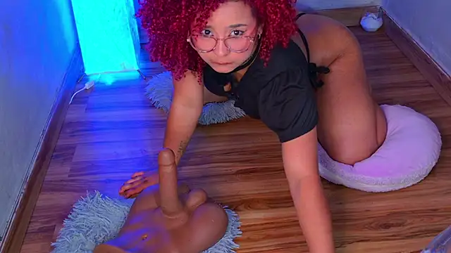 Chatroom XXX en direct de lara_curly
