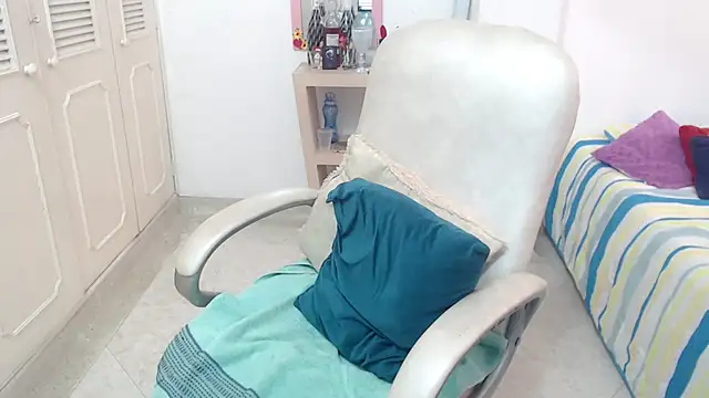 leonela_69's Live XXX Chat