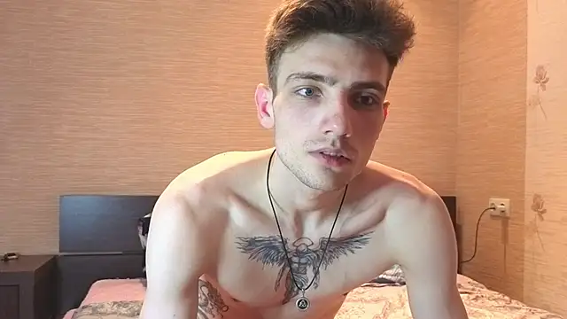 EmiliaCouple's Live XXX Chat