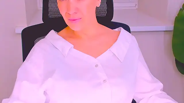 AnaMills Adlı Modelin Canlı XXX Sohbeti