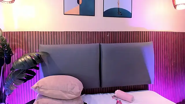 NicolleeEvanss Adlı Modelin Canlı XXX Sohbeti