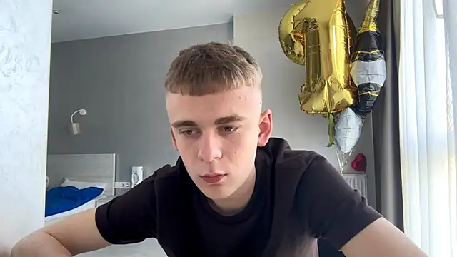 Show modela SoloFury na web-kameri