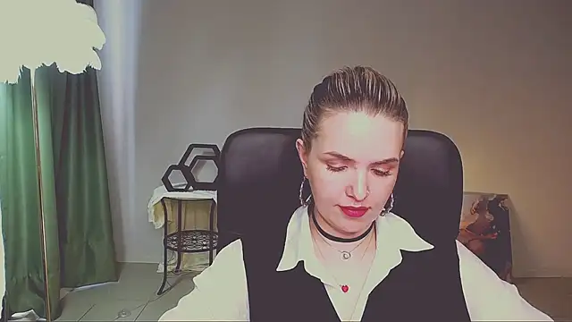 AliceSmite Adlı Modelin Canlı XXX Sohbeti