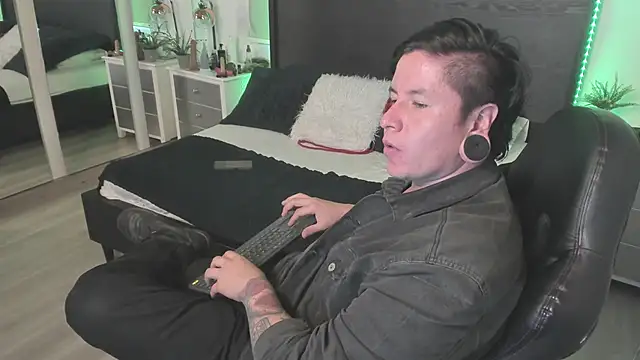 Czat XXX na żywo – inkedsinners_