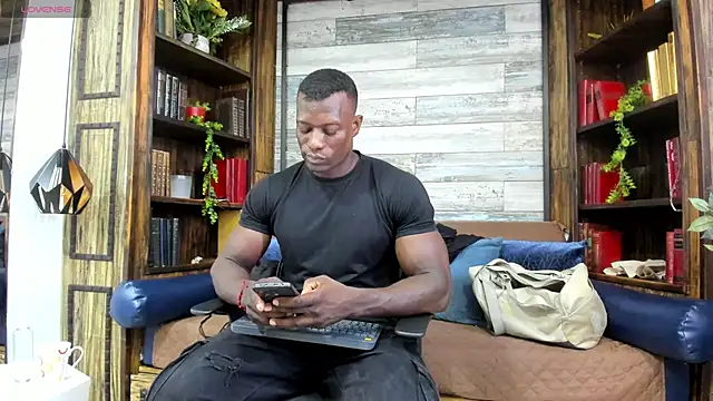 MarcusBlack_: διαδικτυακό σόου στην κάμερα