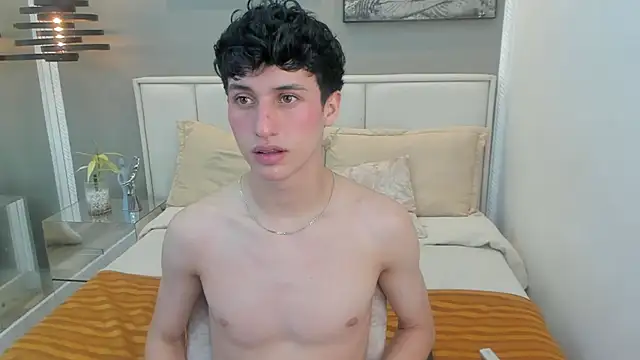 thom_ames Show in webcam