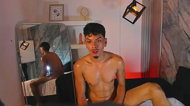 Show modela AlexLaurent na web-kameri