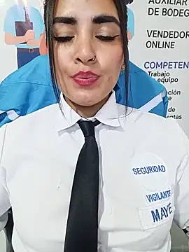 Chatroom XXX en direct de MAYE__13
