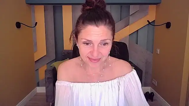 EllaLong's Live XXX Chat