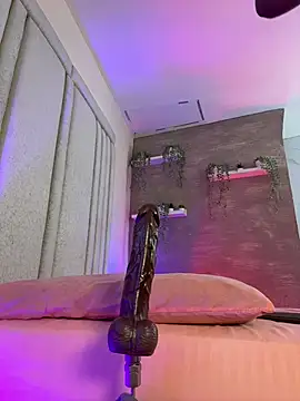XXX chat uživo modela Keirahartz