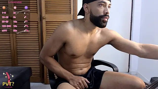 Show modela Blade_millerr na web-kameri
