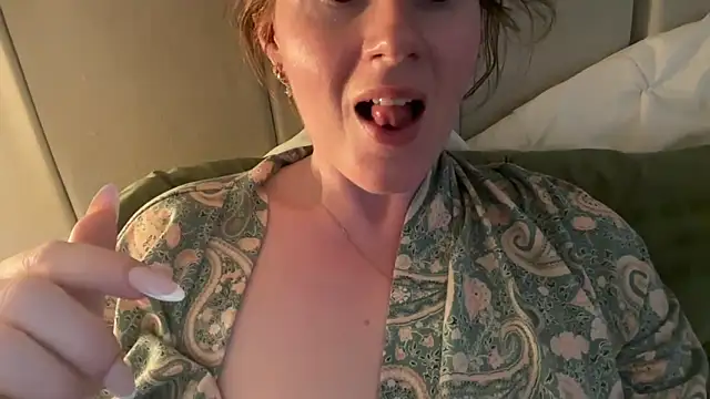 ห้องแชทสดของ redheadrosie69