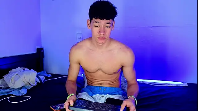 Luke_Muscle élő XXX-chatje
