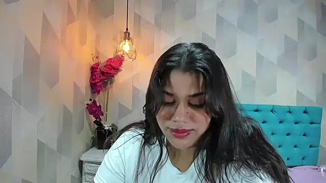 LindaBreeS Chat XXX in diretta