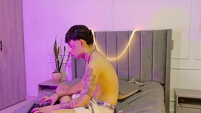 XXX chat uživo modela Zeyn_smith