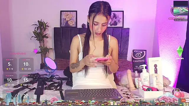 Chat +18 de Petite_pepper ao vivo