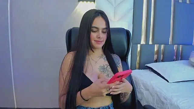 ChloeHarper_ Adlı Modelin Canlı XXX Sohbeti