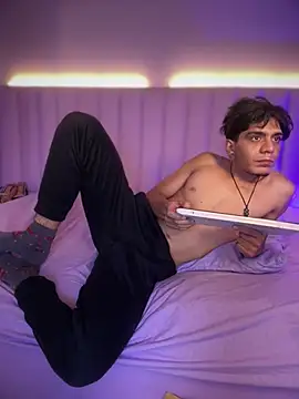 abrilandjulian Chat XXX in diretta