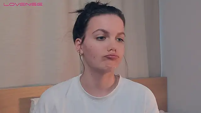 JuliannPaysour Adlı Modelin Canlı XXX Sohbeti