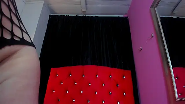 ScarletBigTitties Chat XXX in diretta