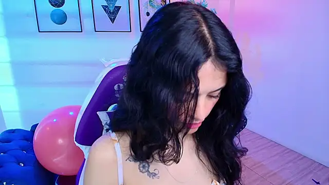Maddie_T18 Live XXX-Chat