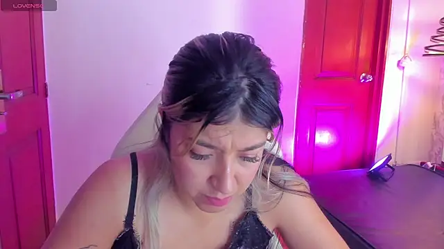 Dahiana_Dmour_'s Live XXX Chat