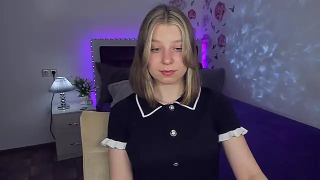 Онлайн чат XXX RinaMoore