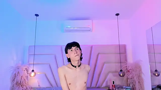Milan_LewisSのウェブカメラショー