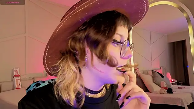 Rossiee_huntt's Live XXX Chat