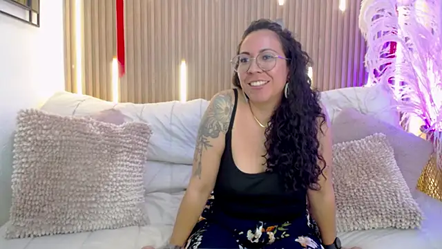 Chat XXX Live Velvet_Curly