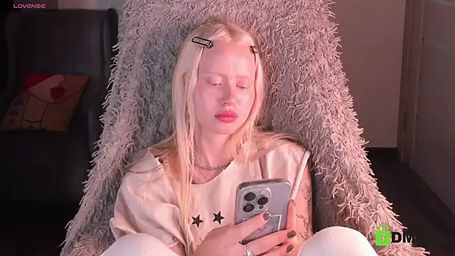 MalenaErnman Adlı Modelin Canlı XXX Sohbeti