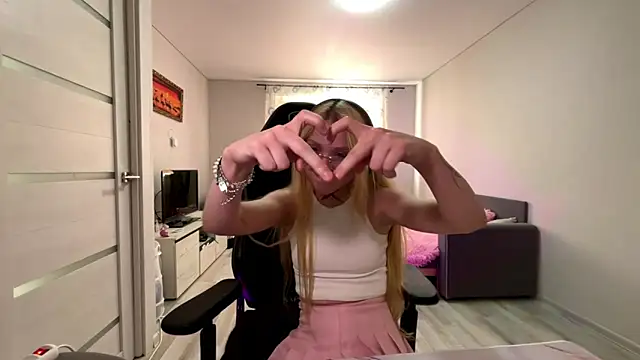 cyber_shawtyzzz's Live XXX Chat