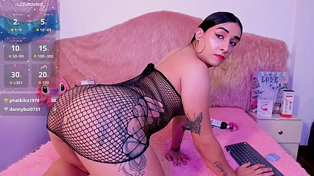 Skarlet_Ruiz_ Show in webcam